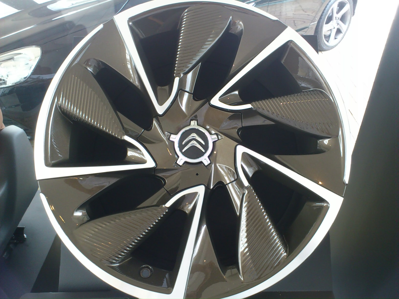 ＤＳ５予約受付開始！　ブログ読者様限定サービスはブログの最後に！　（後編）