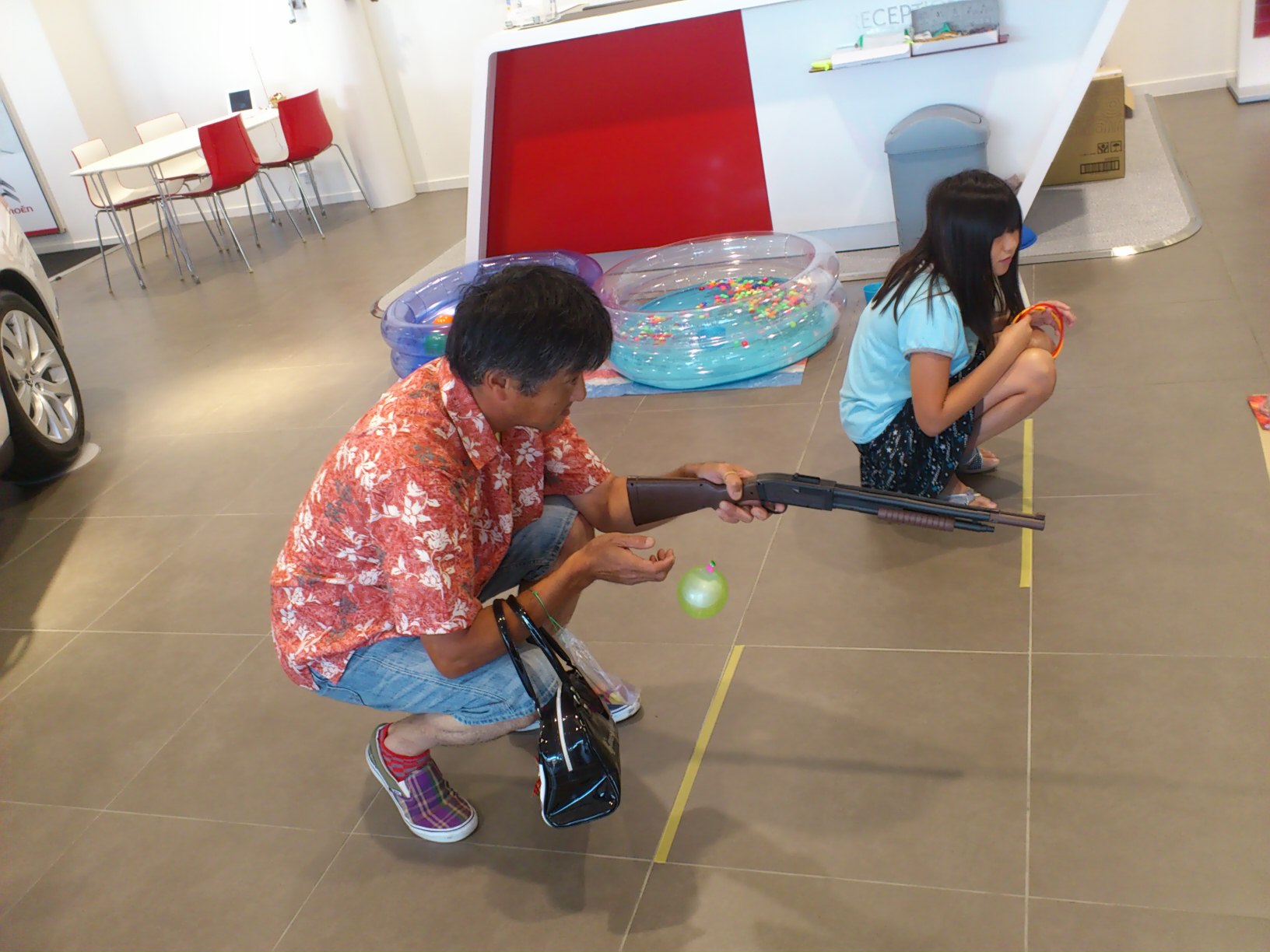 飛び出せ夏休み！カブトムシ掴み取り！