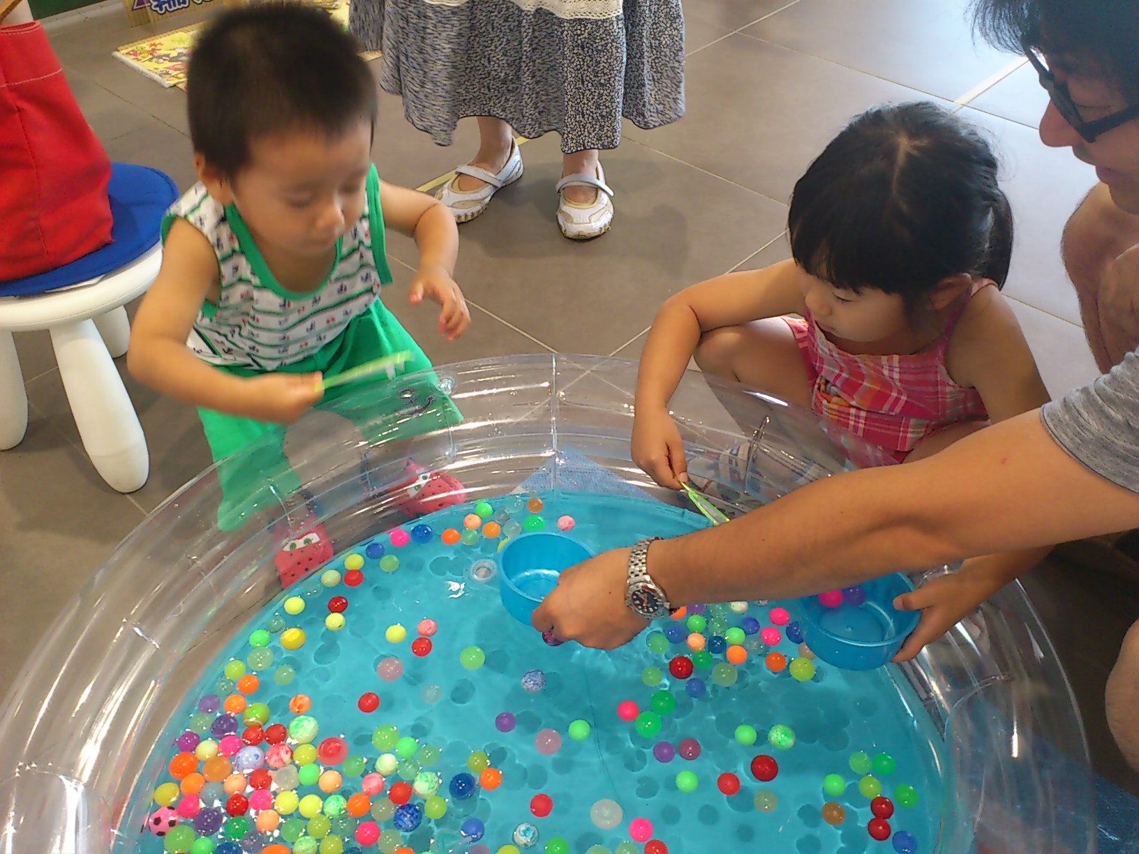 飛び出せ夏休み！カブトムシ掴み取り！