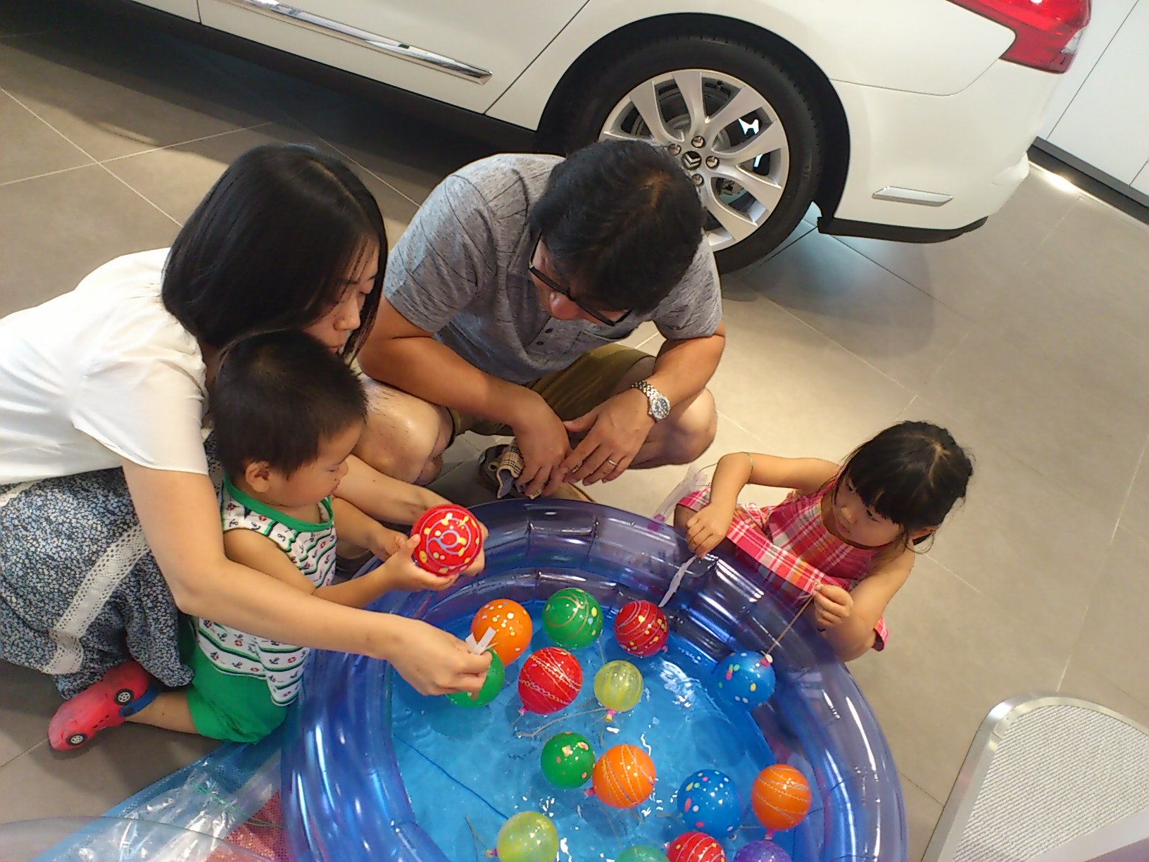飛び出せ夏休み！カブトムシ掴み取り！