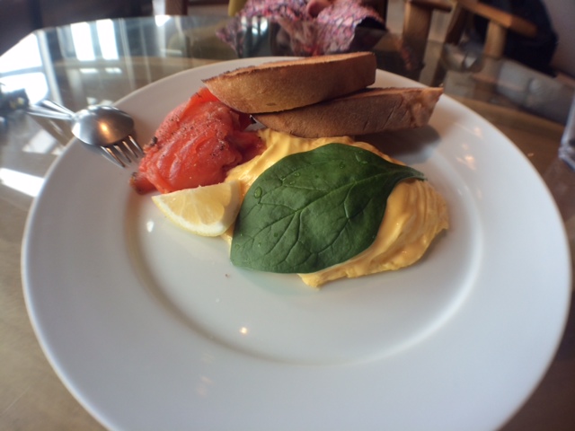 早朝、海遊びにて世界一の朝食を！