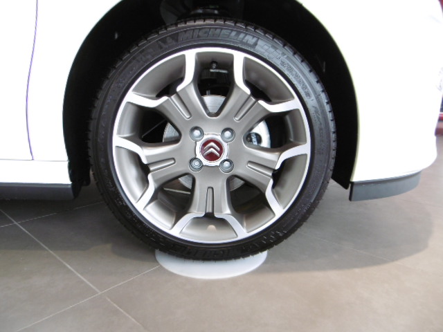 DS3 Chic 特別仕様車　デビュ－