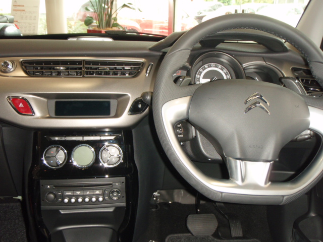 C3 レザーエディション入荷しました。