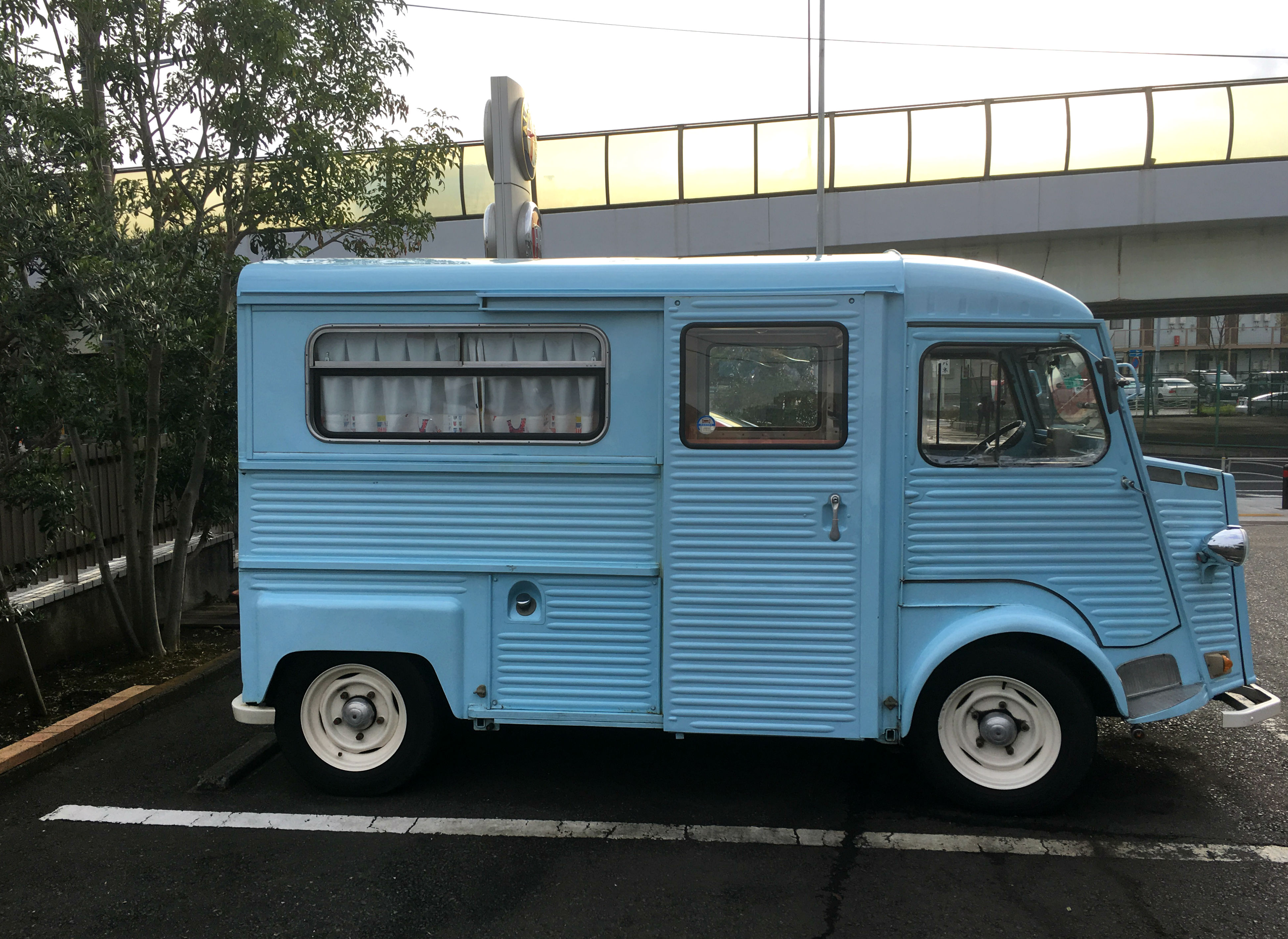 則巻せんべい博士のクルマ・・・？