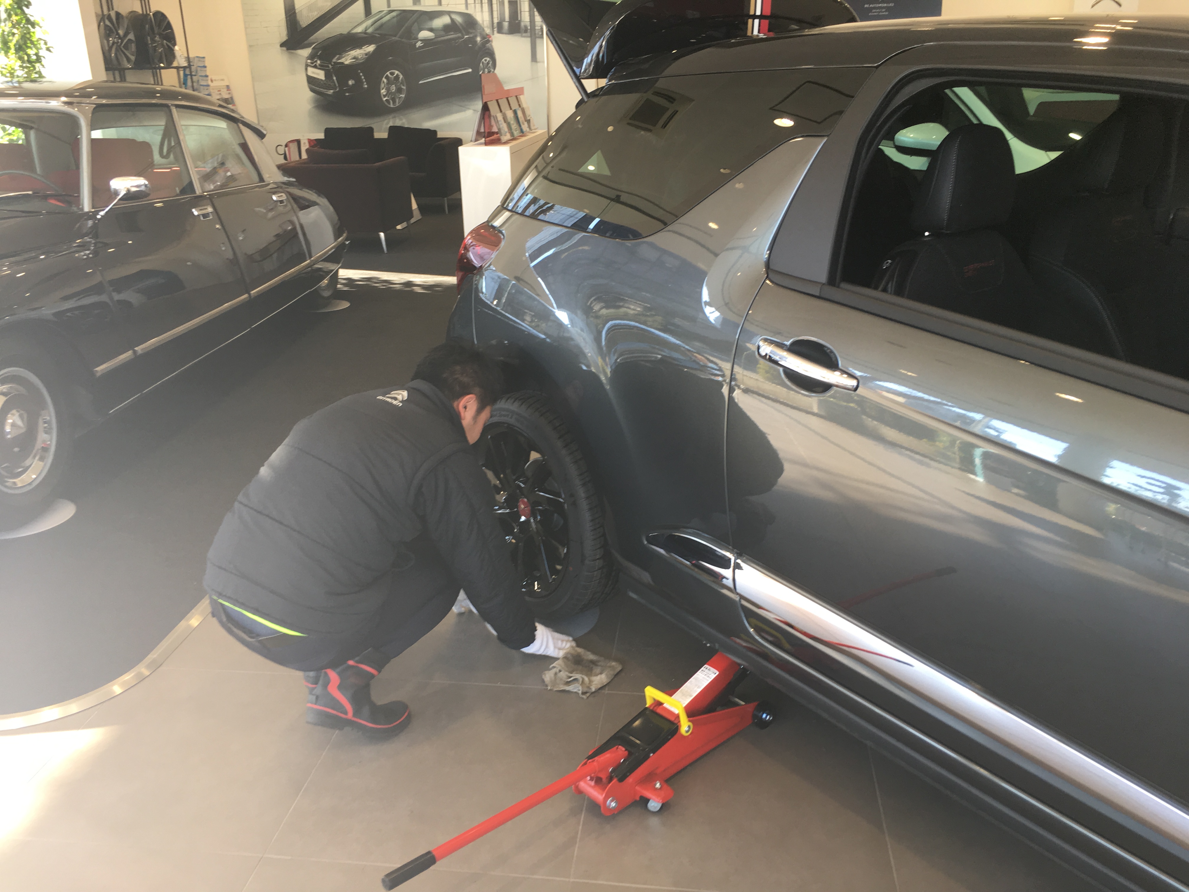 シトロエン横浜緑　意外と芸が細かいです。。。