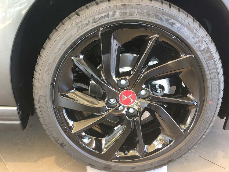 シトロエン横浜緑　意外と芸が細かいです。。。