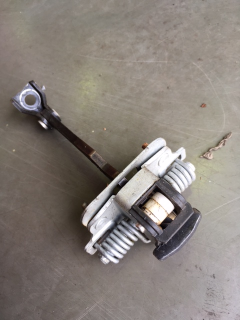 ドアからパキパキ！