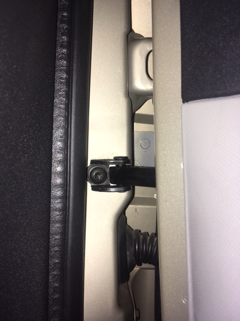 ドアからパキパキ！