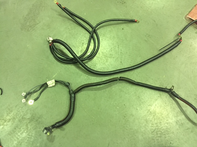 バッテリーケーブル