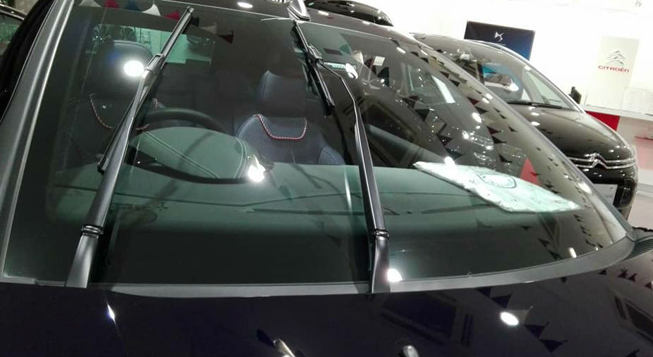 雪の日のワイパーの立て方