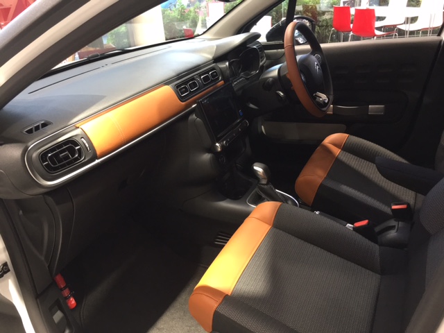 織り方一つもシトロエン♪