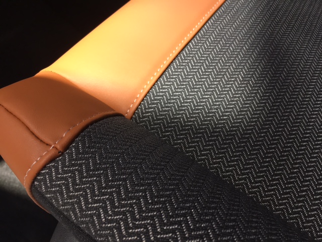 織り方一つもシトロエン♪