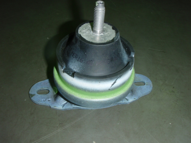 エンジンマウント