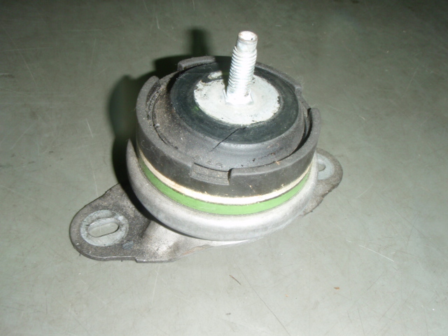 エンジンマウント