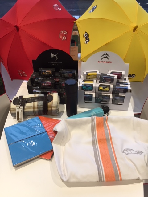 アクセサリーコーナーに新商品入荷