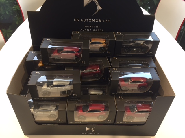 アクセサリーコーナーに新商品入荷