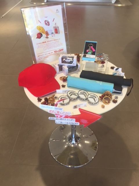 店内ｸﾘｽﾏｽﾊﾞｰｼﾞｮﾝ ｳｨﾝﾀｰｱｸｾｻﾘｰ展示中