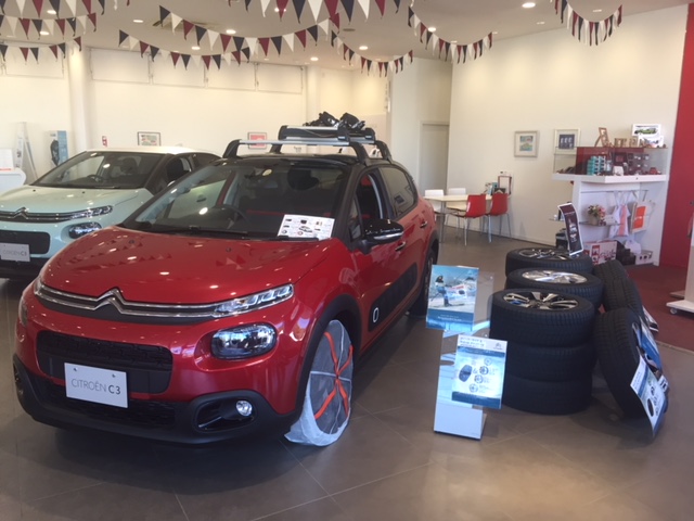 店内ｸﾘｽﾏｽﾊﾞｰｼﾞｮﾝ ｳｨﾝﾀｰｱｸｾｻﾘｰ展示中