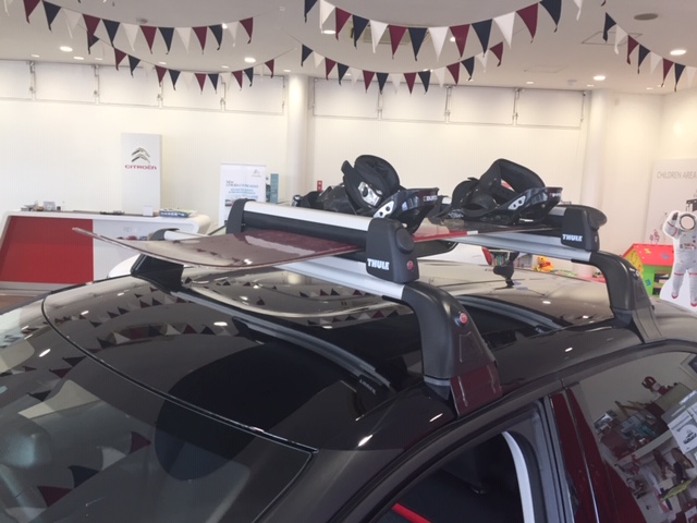 店内ｸﾘｽﾏｽﾊﾞｰｼﾞｮﾝ ｳｨﾝﾀｰｱｸｾｻﾘｰ展示中