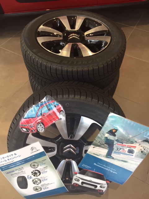 店内ｸﾘｽﾏｽﾊﾞｰｼﾞｮﾝ ｳｨﾝﾀｰｱｸｾｻﾘｰ展示中