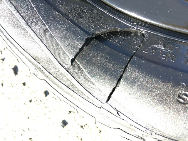 タイヤが悲惨な事に…