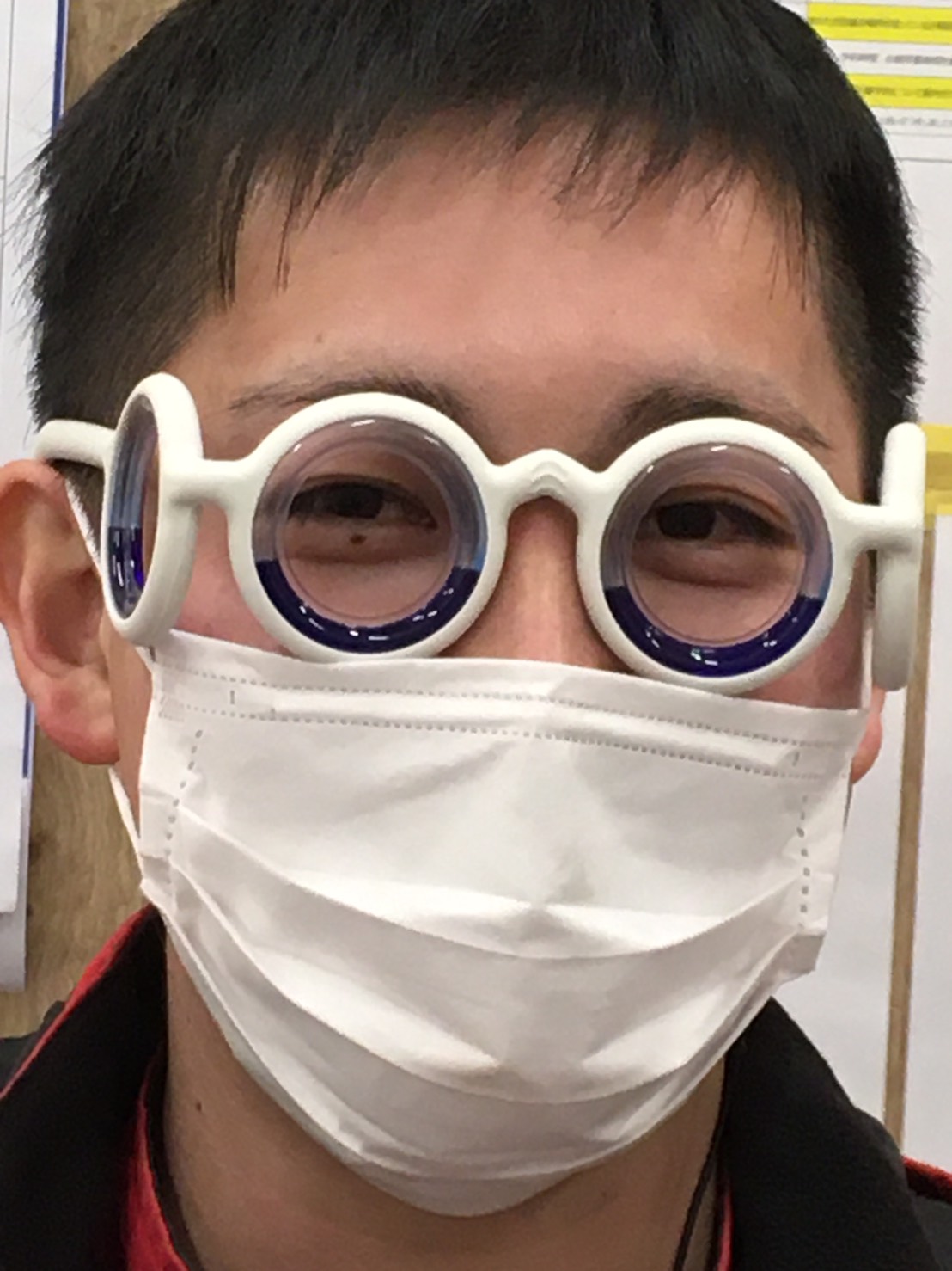 魔法のメガネ？