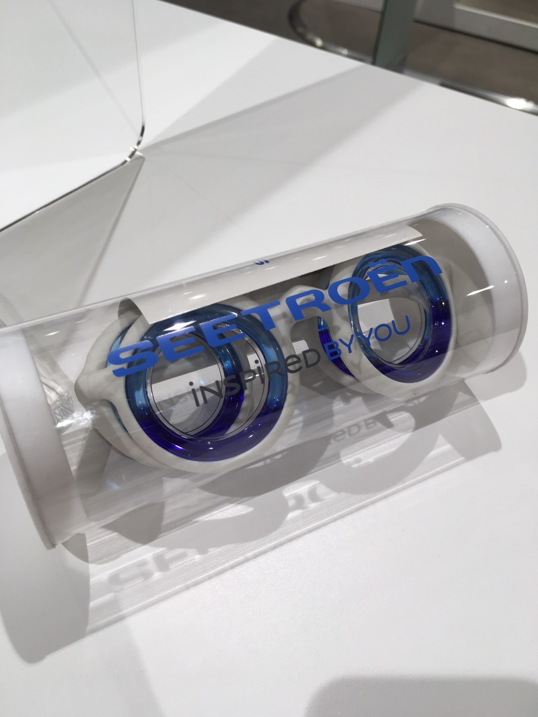 魔法のメガネ？