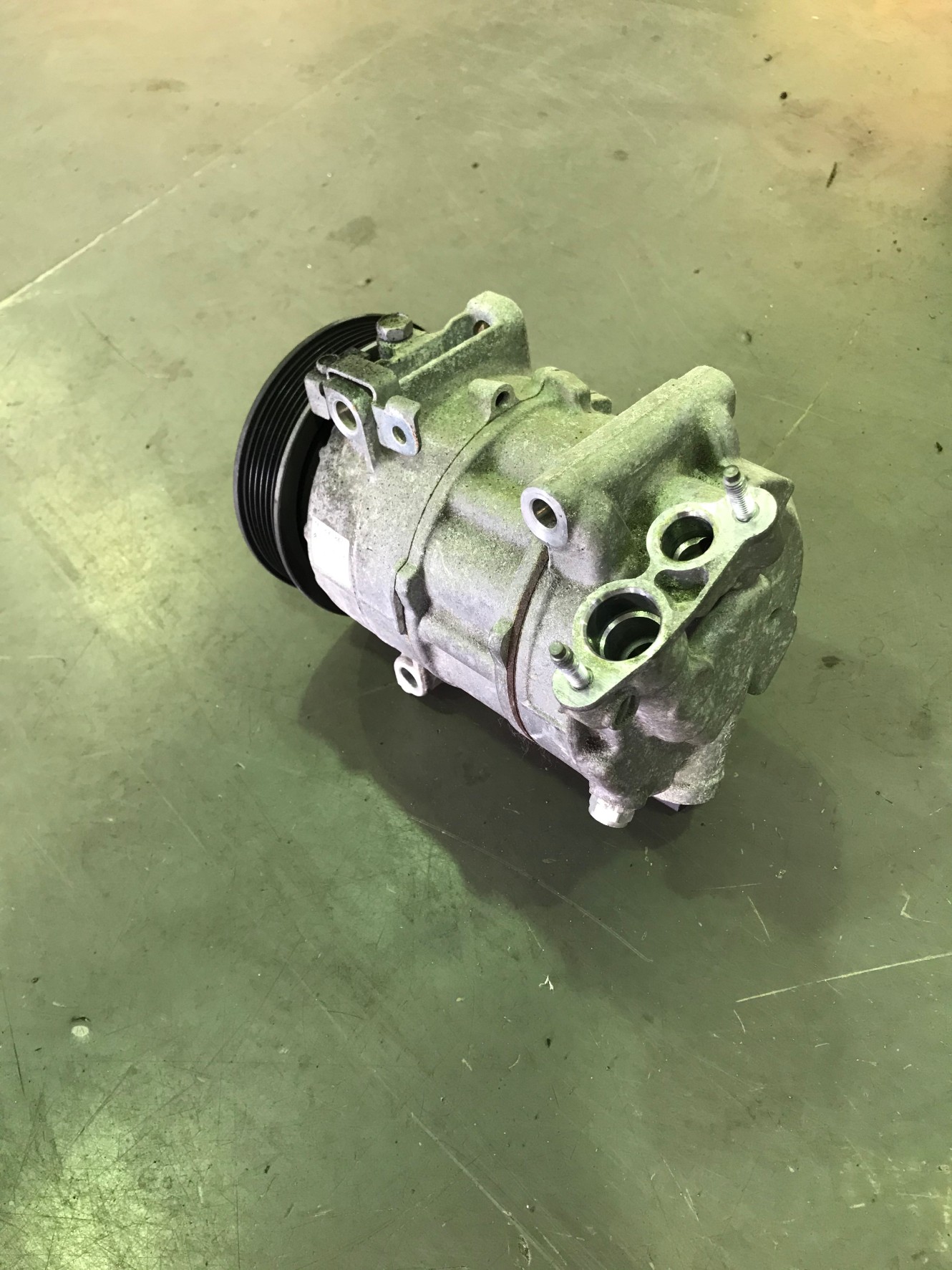 エアコンコンプレサー交換