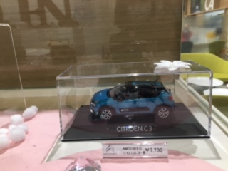 ブティックの商品案内3