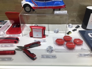 ブティックの商品案内4