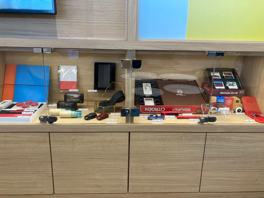 ブティックのディスプレイを変更しました