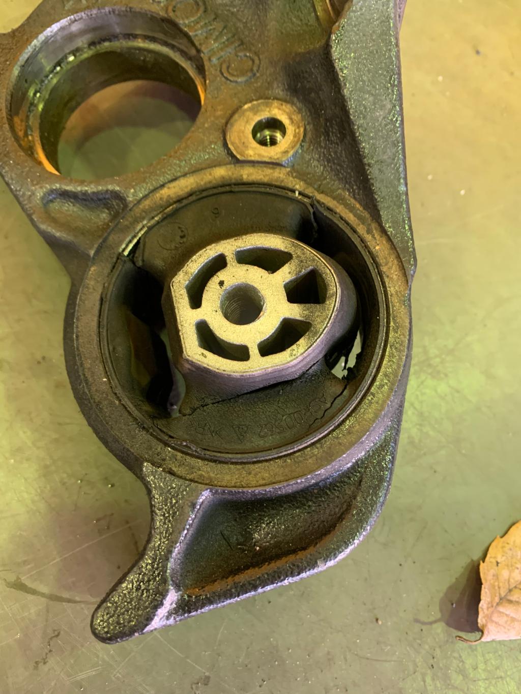 エンジンマウント