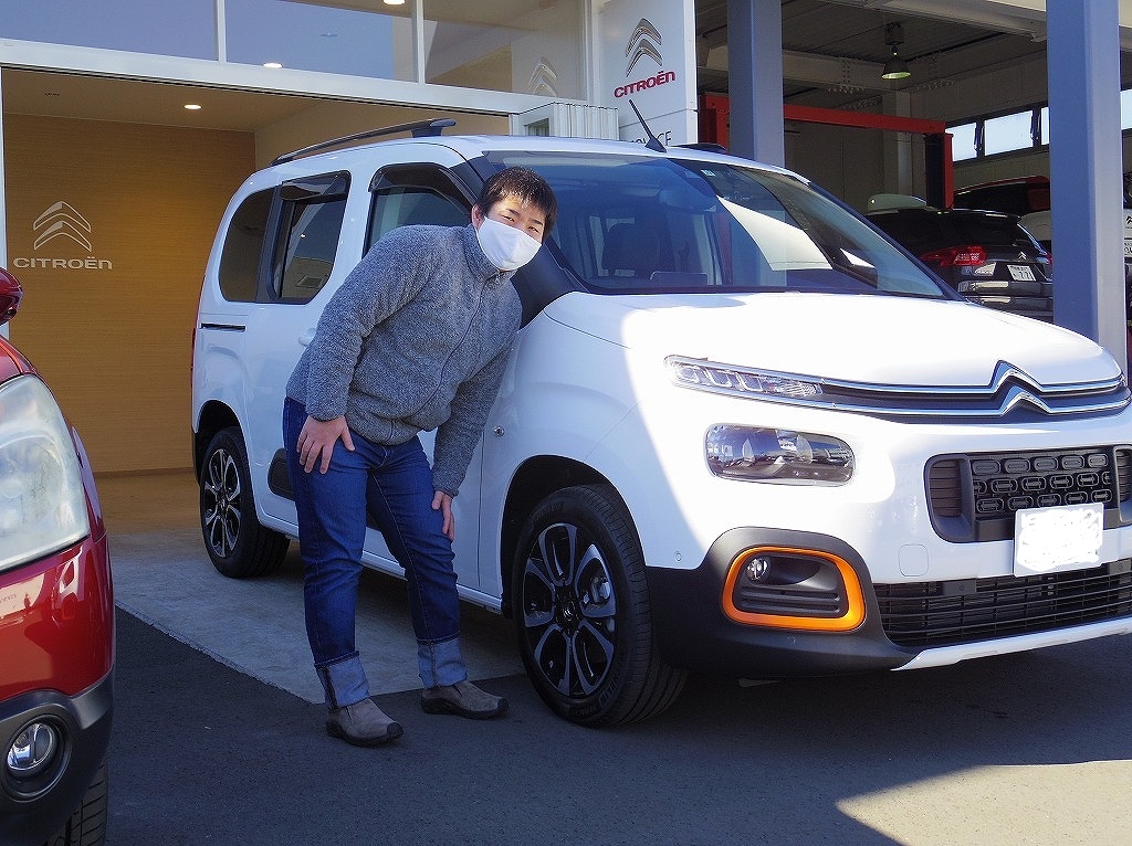 ベルランゴ納車中！