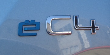 電気自動車に乗って感じること