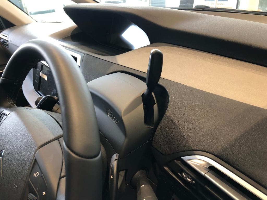 C4スペースツアラーのシフトレバー（インテリア）