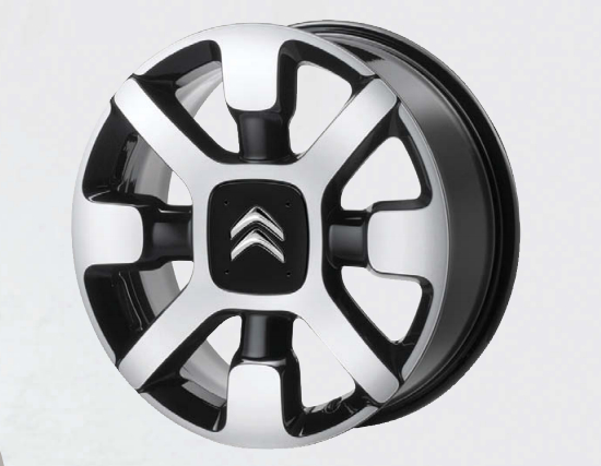 エクステリア　（ホイールの難しさ）