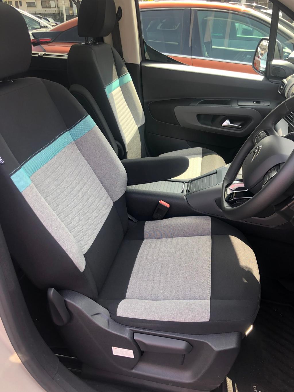 シトロエン(インテリア）　今回はベルランゴで。