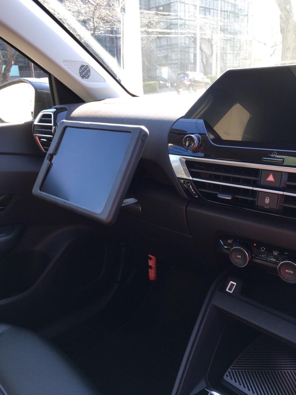 C4＋タブレット＝近未来