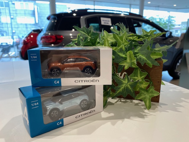 C4 ミニカー入荷いたしました！