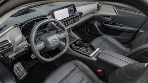 インテリア（C5Xは保守的？革新？斬新？）