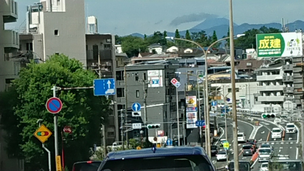 試乗感と山の日と今日の富士山と日々の諸々と「なんだこれは！」