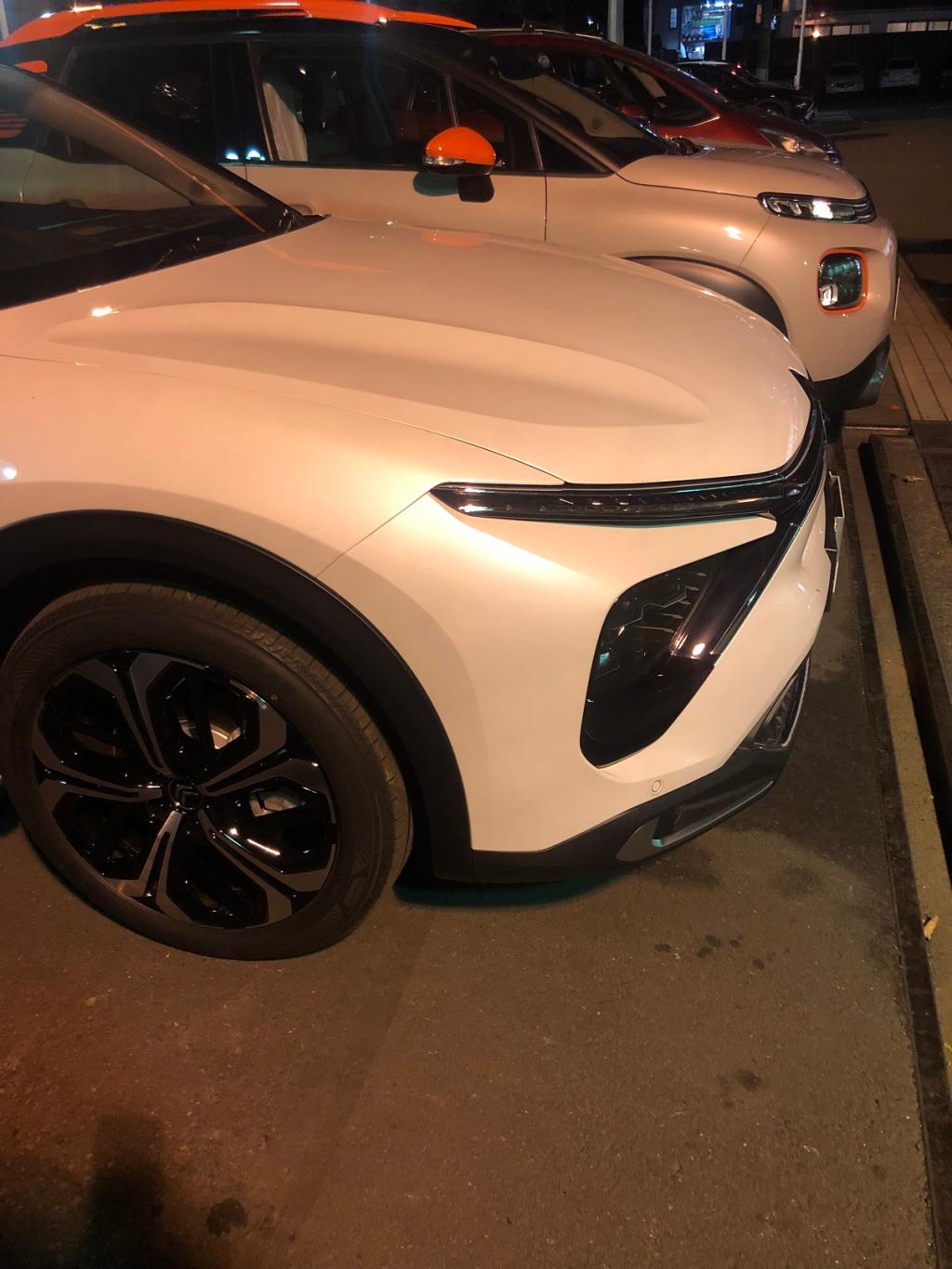 ボディーカラーも拘っております。