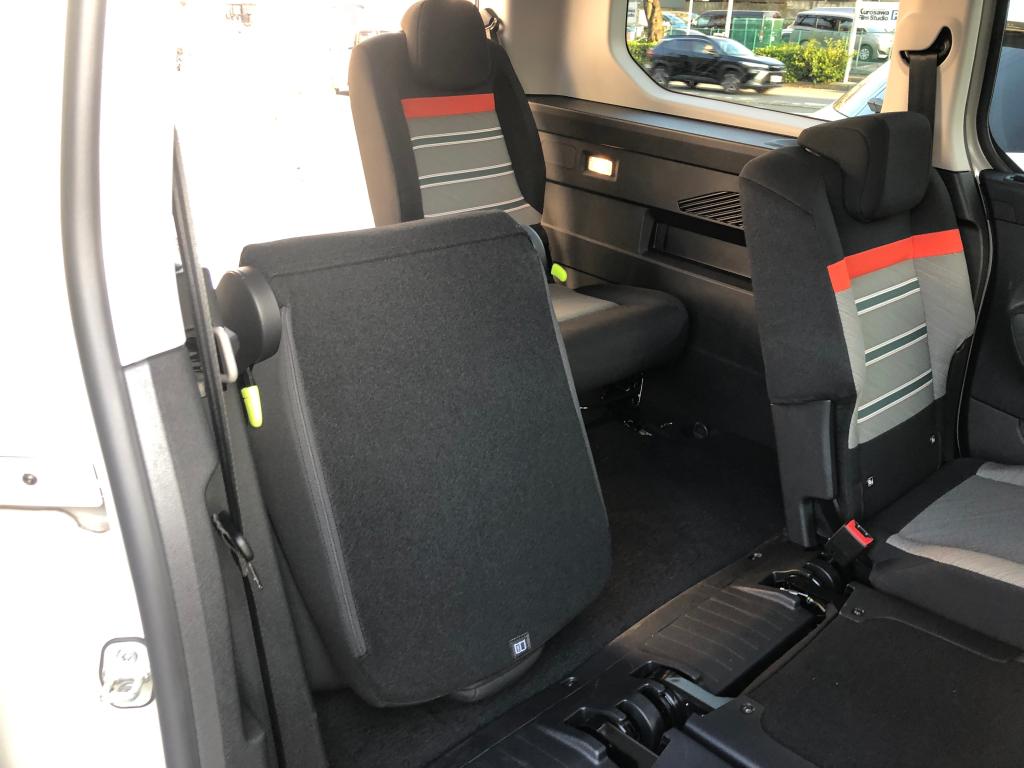 ベルランゴLONGの3列目 (インテリア)