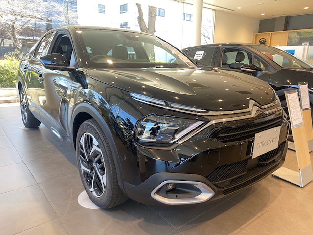 C4 Edition Noire展示しております。