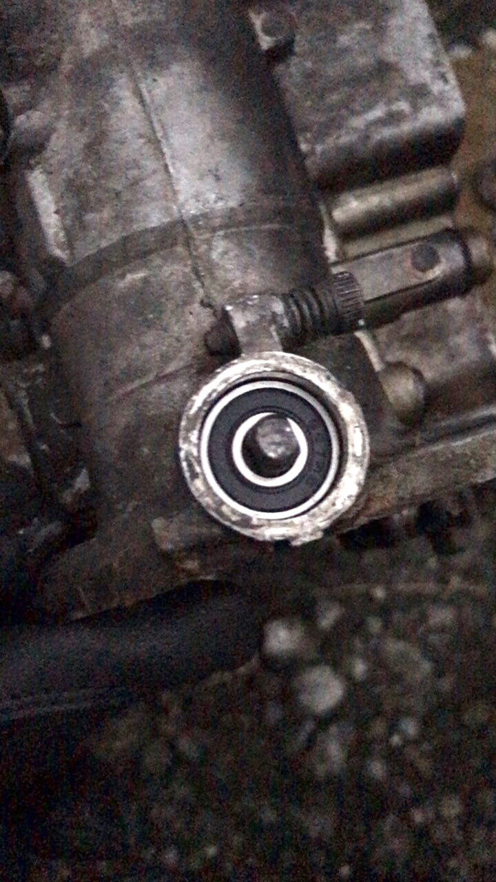 スロットルシャフトベアリング交換