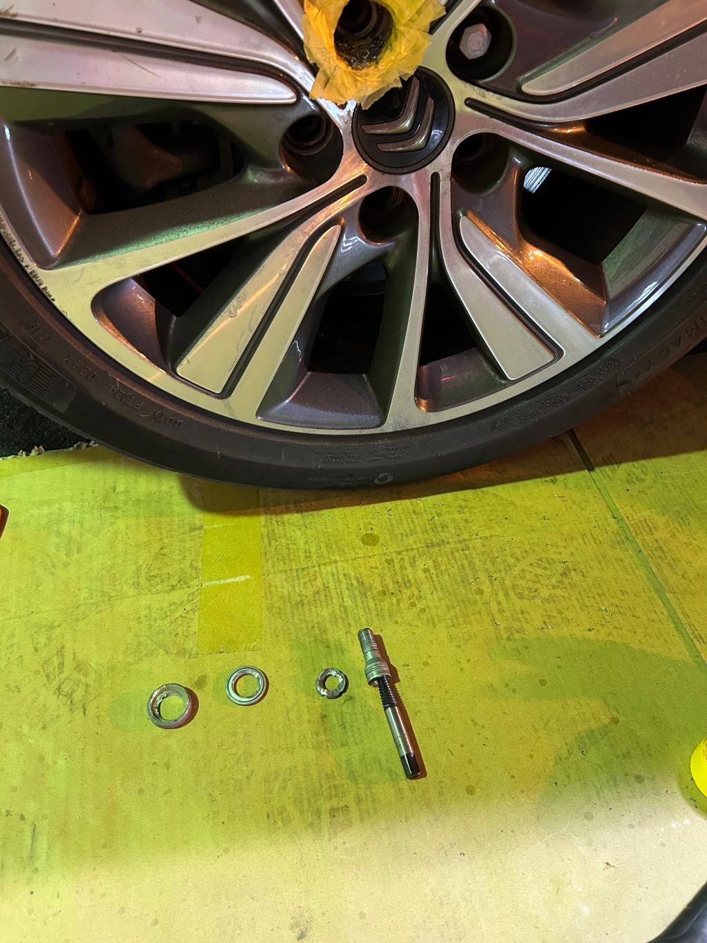 ホイールボルト　ロックアダプター