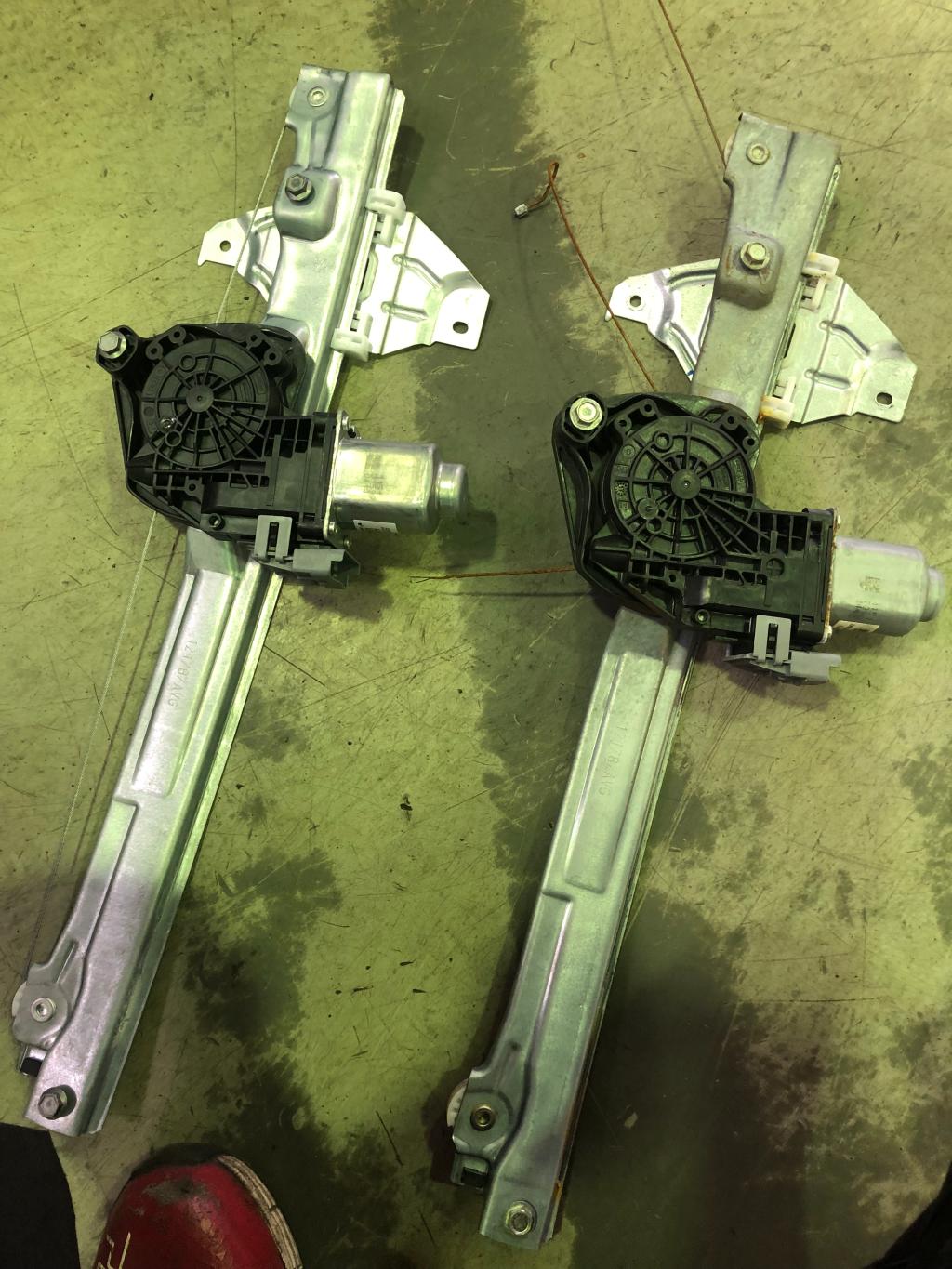 窓が動かない原因