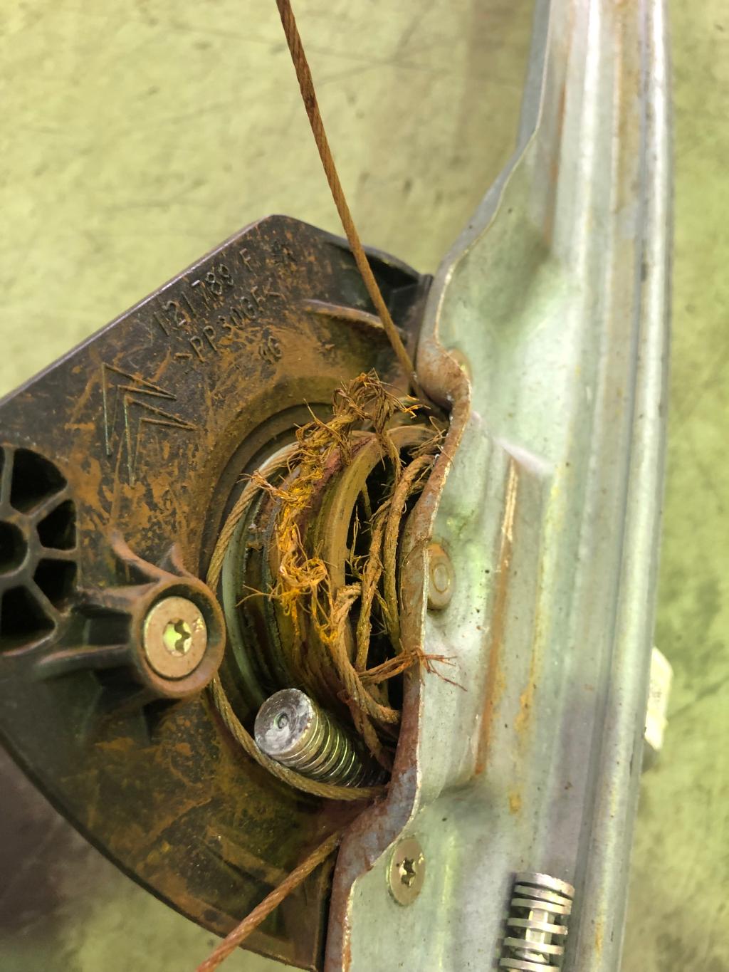 窓が動かない原因