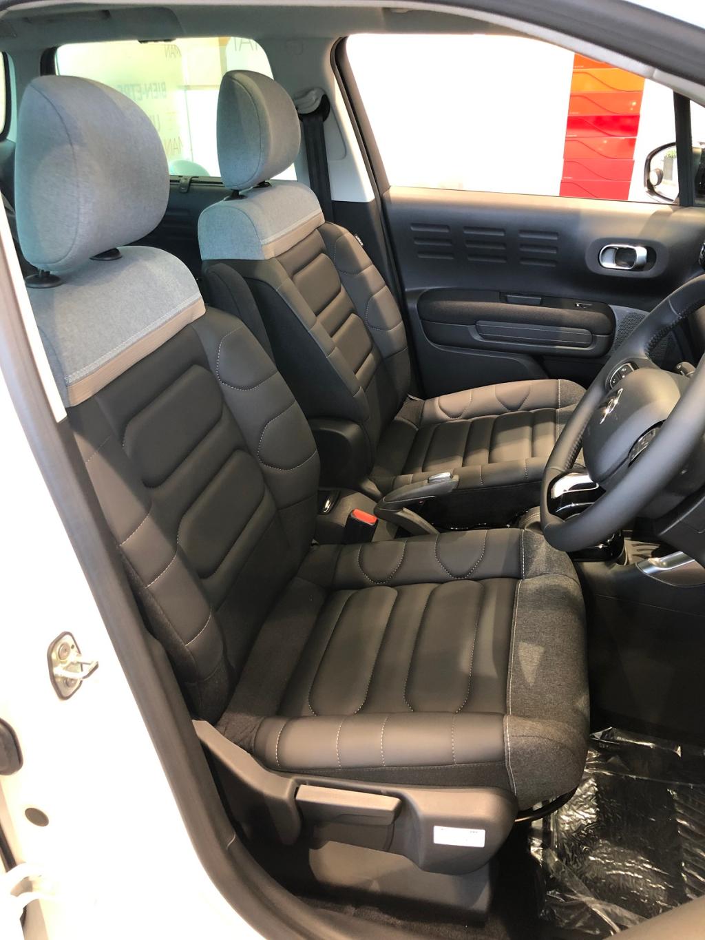 夏はレジャーの季節です。C3 AIRCROSS MAX（インテリア）