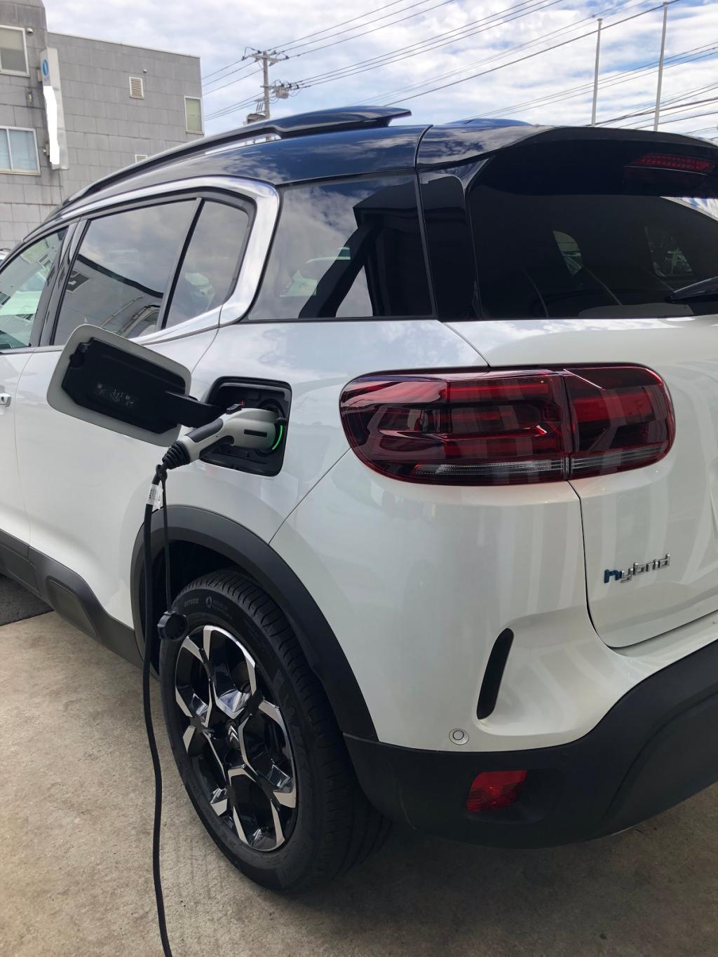 Ｃ５ ＡＩＲＣＲＯＳＳ　ＰＨＥＶ　充電中